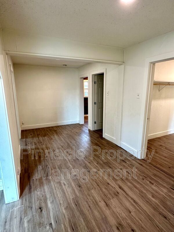 Foto del edificio - 717 E Harris Ave