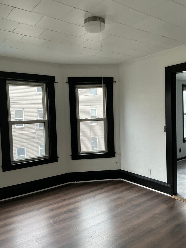 Building Photo - 203 Mechanic St