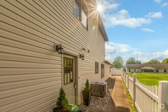 Building Photo - 510 N Beadle Dr