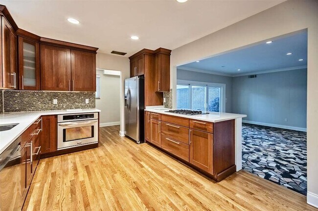 Foto del edificio - 5209 Walnut Grove Rd