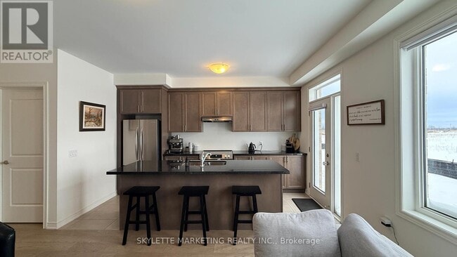 Building Photo - 83 Picardy Dr