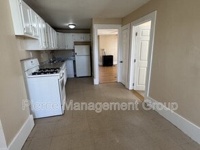 Building Photo - 521 Massabesic St