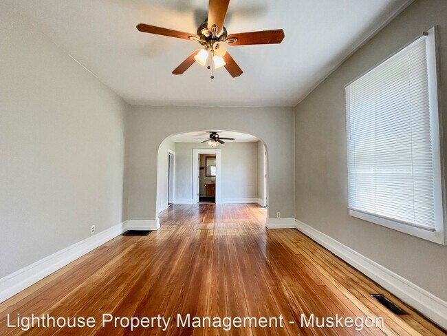 Building Photo - 2 br, 1 bath House - 169 E Laketon Avenue