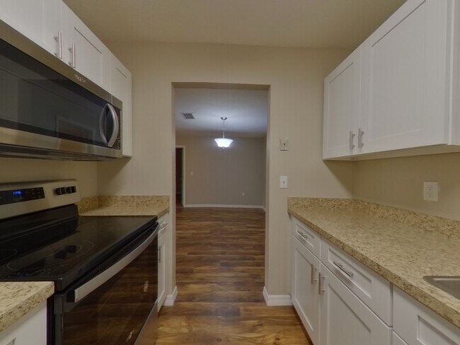 Building Photo - NOW AVAILABLE! 14504 SW 43rd Ct, Ocala, FL...