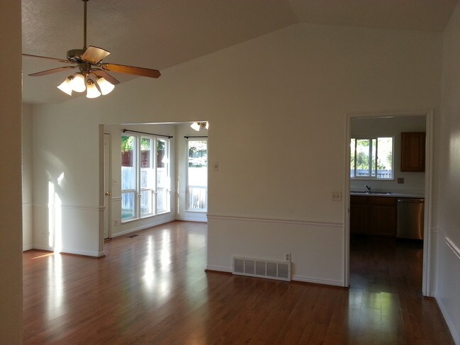 Building Photo - 739 E 400 S