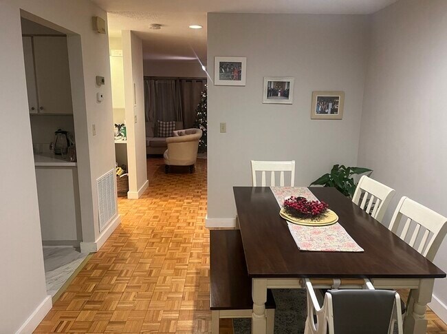 Foto del edificio - 11 Fresh Pond Pl