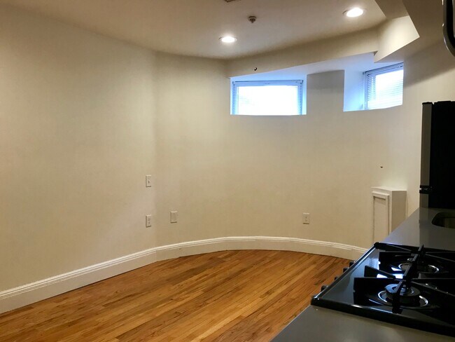 Building Photo - 10 Brainerd Rd