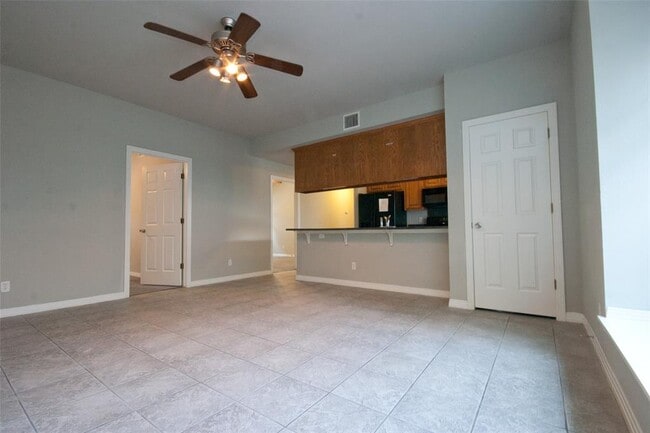 Building Photo - 2410 Leon St