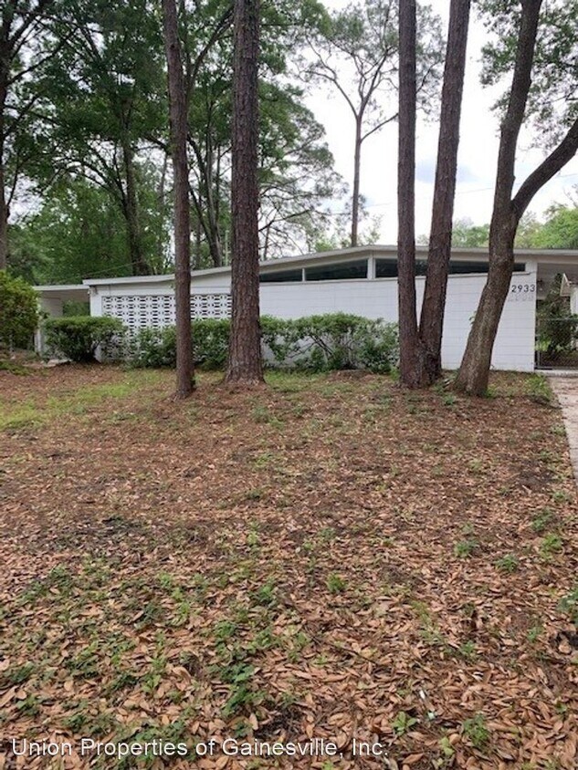Primary Photo - 4 br, 2 bath House - 2933 NE 13th Drive