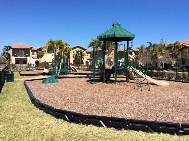 Building Photo - 983 SW 147th Ave