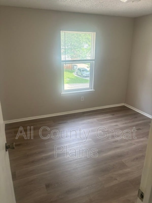 Building Photo - 609 S Lakehurst Dr