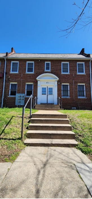 Primary Photo - 173 36th St NE
