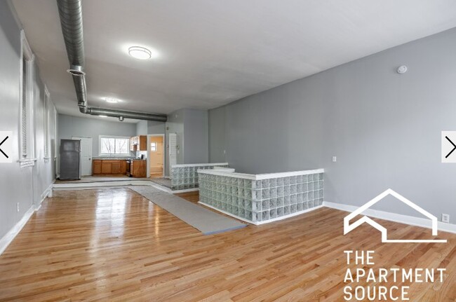 Foto del edificio - 1877 N Milwaukee Ave