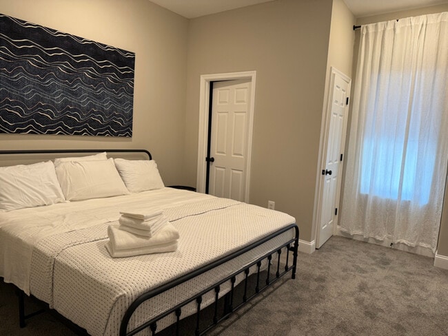 Building Photo - 3429 Chestnut Ave