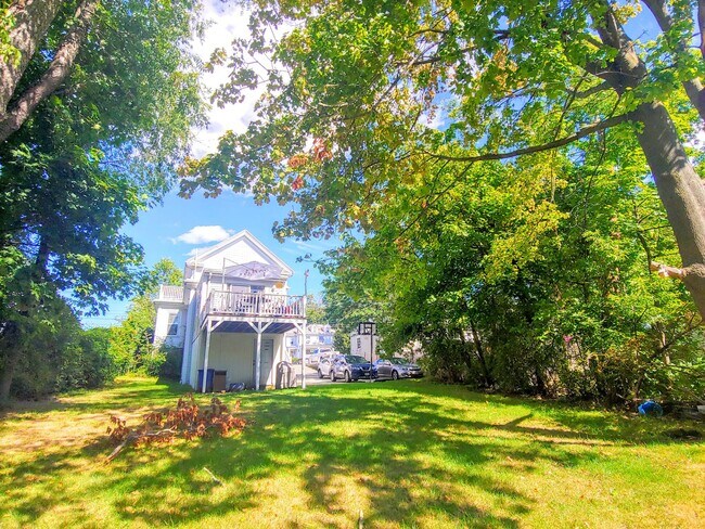 Building Photo - 167 Middle St