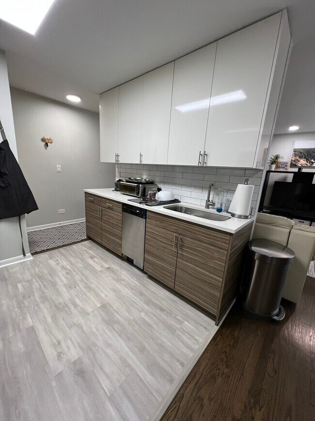 Foto del edificio - 452 W Oakdale Ave