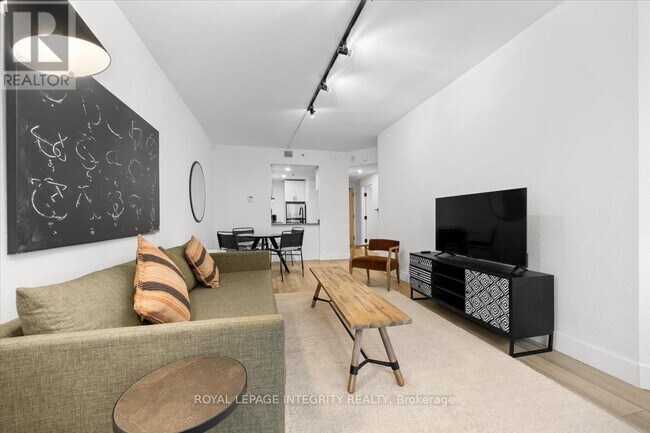 Photo du bâtiment - 161 Laurier Ave W