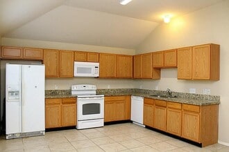 Building Photo - 19746 Cozy Cabbin Dr