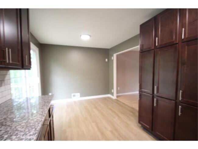 Foto del edificio - 5055 Verde Valley Rd NW