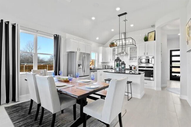 Building Photo - 2444 Millbrook Loop
