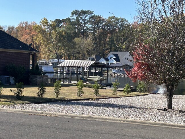 Foto del edificio - 288 River Mill Point