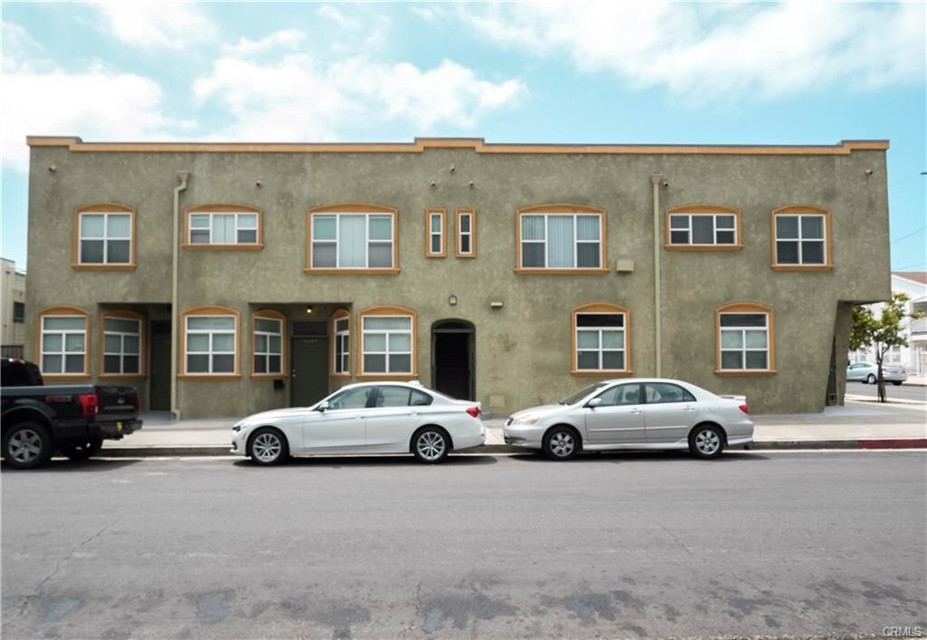 Primary Photo - 1099 W 22nd St