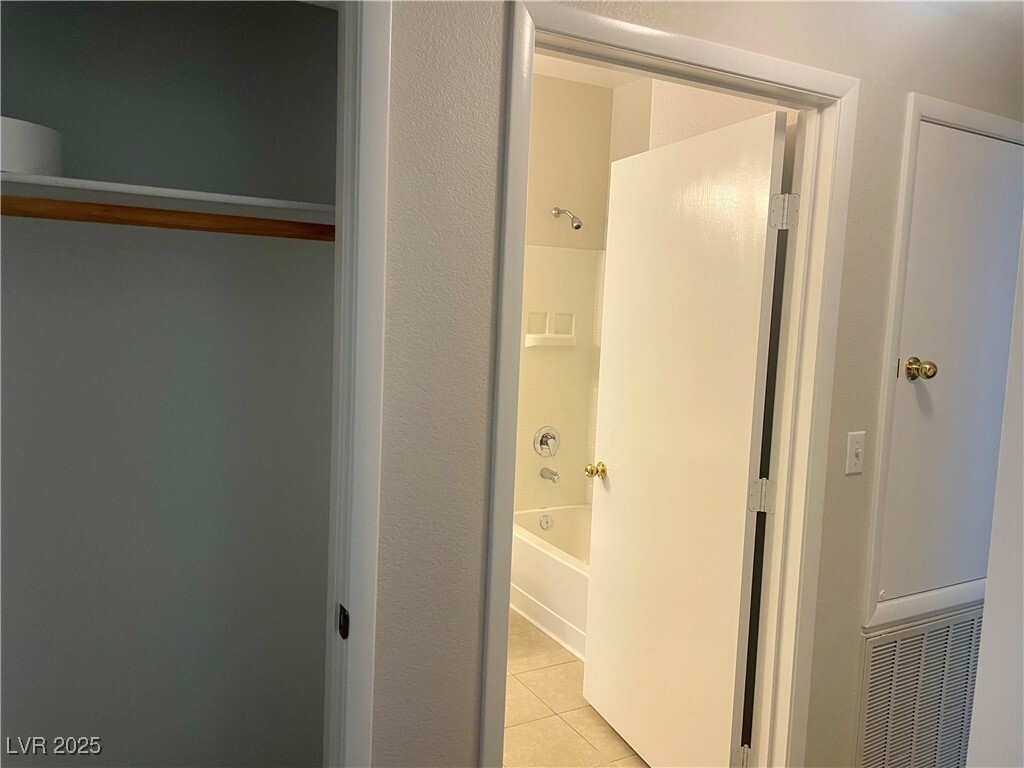 Foto del edificio - 9050 W Warm Springs Rd