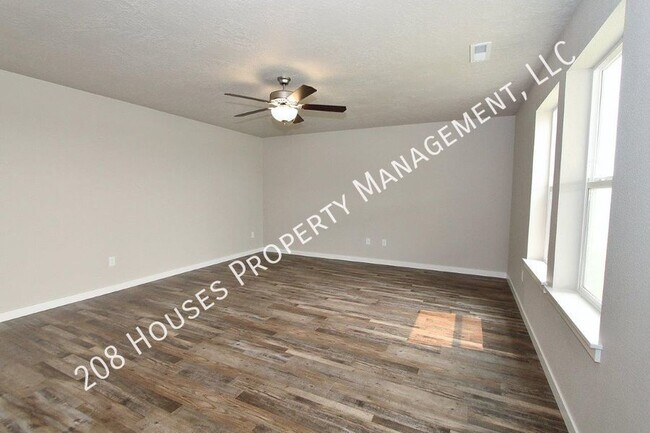 Foto del edificio - Spacious Home w/Open Floor-Plan