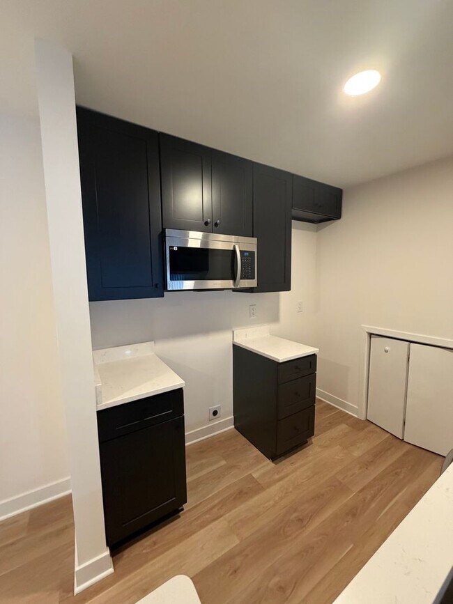 Foto del edificio - Spacious 2 bedroom Condo Uptown Charlotte  .( 500.00 off if you Move in by May 1, 2026)