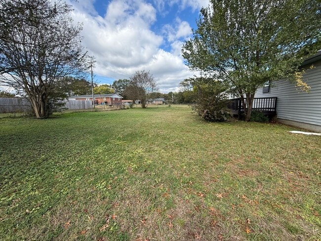 Building Photo - Charming 3-Bed / 2-Bath Home in Muscle Shoals