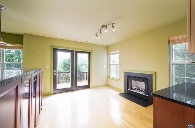 Foto del edificio - 1277 Maple View Dr