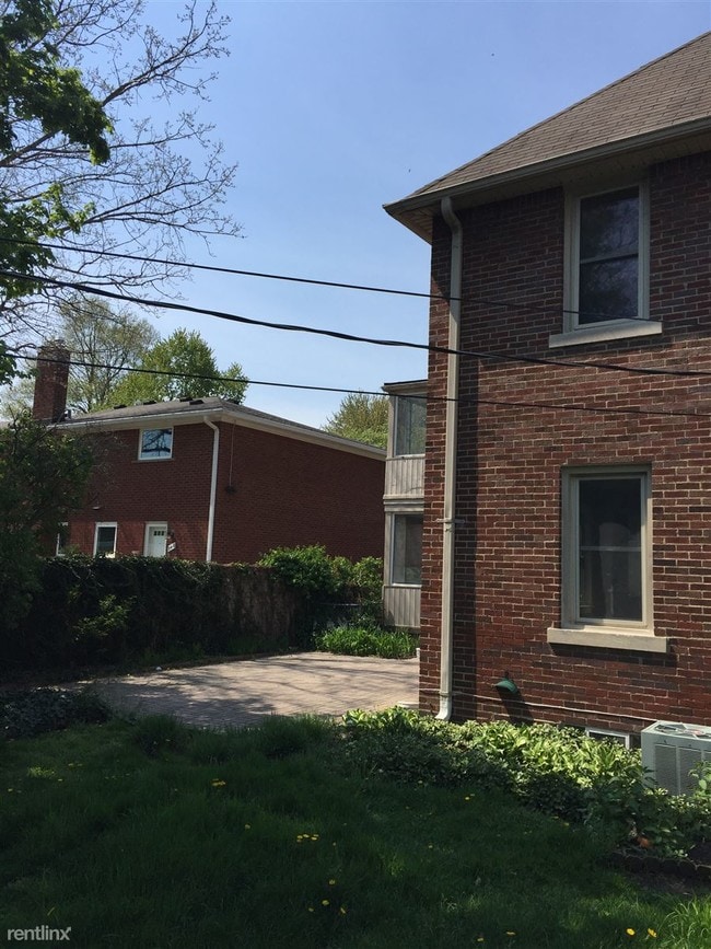 344 Neff Rd, Grosse Pointe, MI 48230 Condo for Rent in Grosse Pointe