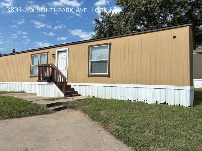 Building Photo - 3831 SW South Park Ave