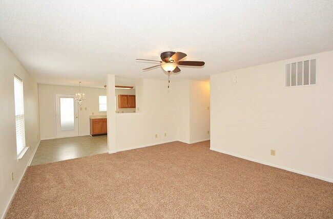 Foto del edificio - 8561 Bluff Point Dr