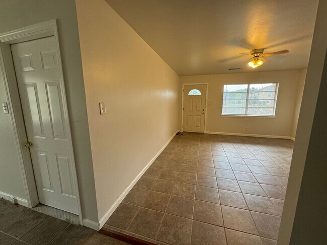 Foto del edificio - 6710 Fairwood Rd
