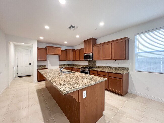 Building Photo - Spacious 4 Bd 3 Bath Home in Elk Grove