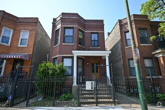 Building Photo - 2509 W Diversey Ave