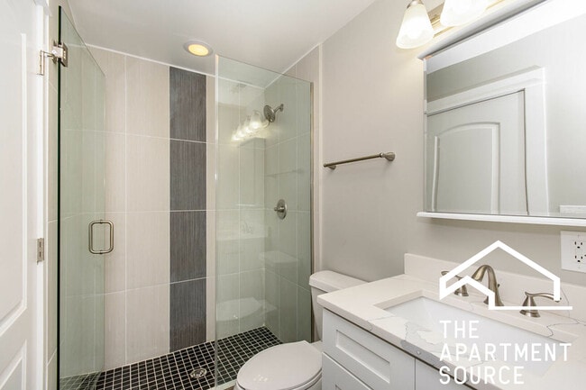 Building Photo - 836 N Milwaukee Ave