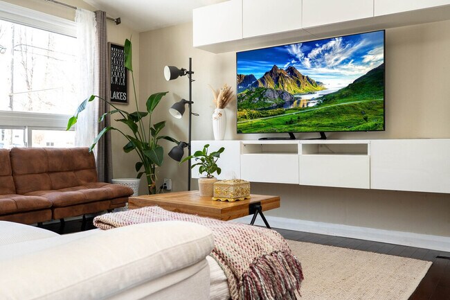 Photo du bâtiment - 3210 Lawrence Ave E