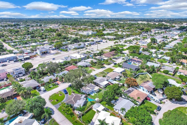 Foto del edificio - 261 NE 45th St