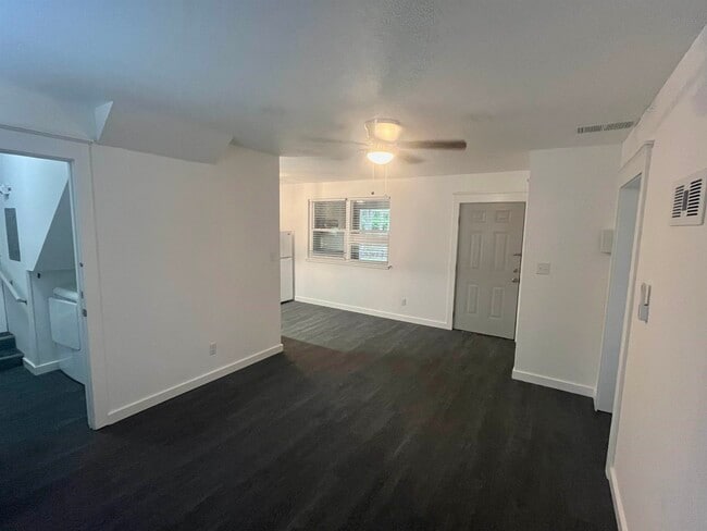 Building Photo - 685 S Waukeenah St