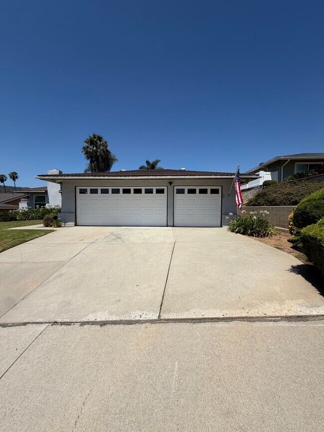 Foto del edificio - Beautiful 3 Bedroom Home in Avocado Heights