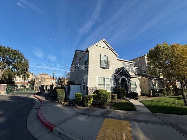 Foto del edificio - 10628 Siskiyou Ln