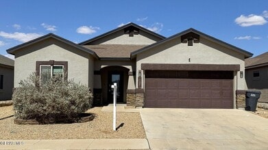 Building Photo - 13921 Lago Vista Ave