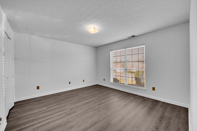Foto del edificio - 6745 Lakes Edge Ln