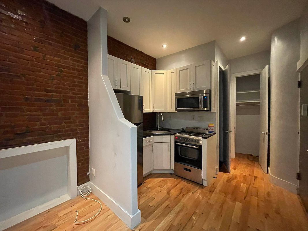 Building Photo - 699 Bushwick Ave