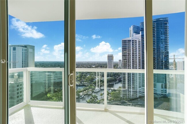 Foto del edificio - 347 N New River Dr E