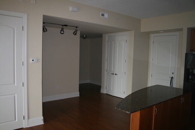 Building Photo - 4620 Piedmont Row Dr