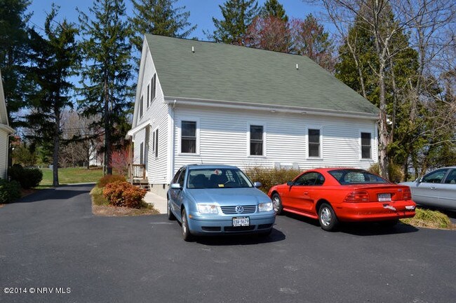Building Photo - 107 -2 Givens Ln