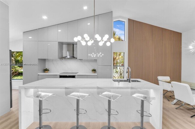 Foto del edificio - 16778 Willow Creek Dr